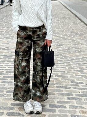 Levi’s Premium Cargo Camo Watercolor Baggy Wide Leg Pants Women’s 26